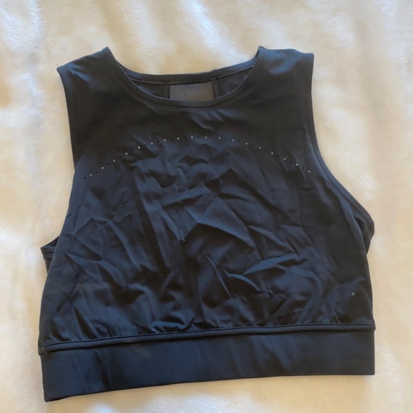 BARELY WORN LULULEMON CROP TOP - Picture 1 of 2